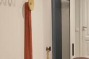 Viefe-seinanagid-AM-Furnituurist-Esikukapp-Halver-Anenduselt-liuguksed-Tankindoor-Loreida-Hein-Kodusaade
