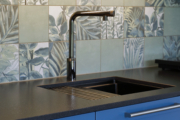 Kodusaade-Sirje-Kadalipp-Grohe-koogisegisti-Floorin-kasitoomaalinguga-keraamiline-plaat-0V5A0103