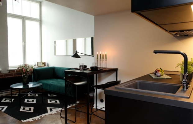 väike-korter-planeering-Treimann-diivan-geomeetriline-vaip-Hay-pukktool-matt-baaripukk-Elke-mööbel-Lilia-Kristianson-sisekujundus-kodusaade-Monika-Süvari